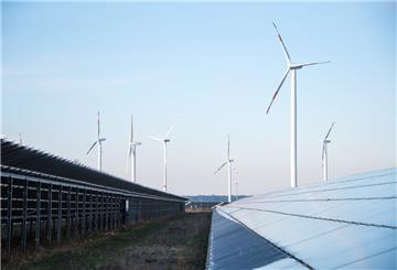 Ob Sonne oder Wind: Regenerative Energieen sollen in Zukunft einen deutlich größeren Anteil am Strommix in Deutschland haben. Dafür muss auch Niedersachsen noch zulegen, fordert der Bund.