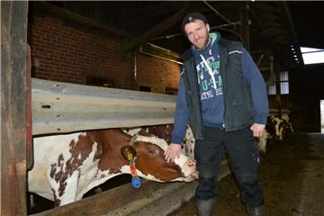 Ob und wie es mit seinem Betrieb weitergeht, weiß Sven von Glahn noch nicht. Dem Milchbauern aus Debstedt fehlen 40 Hektar, um die Auflagen der Düngeverordnung zu erfüllen. 