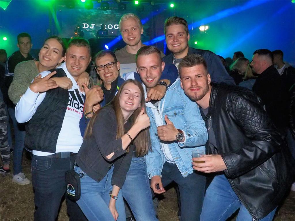 Ob zu zweit, zu dritt oder wie dieses fröhliche Team aus Bremerhaven - für alle ...