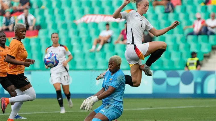 Olympia-Medaille winkt: Fußballerinnen im Viertelfinale Obenauf: Lea Schüller und die DFB-Frauen