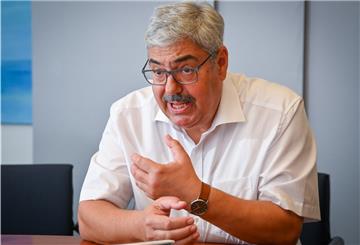 Oberbürgermeister Melf Grantz (SPD) im Interview: Wie geht es mit der Karstadt-Immobilie und der Innenstadt weiter? Foto Scheschonka