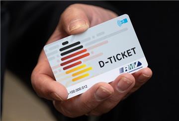 Oberstes Ziel der Verkehrsbranche bleibe es, so viele Menschen wie möglich von dem Ticket zu überzeugen.