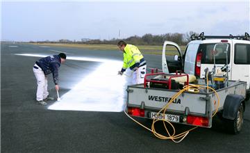 Lösung für Flugplatz Luneort: Obwohl der Flugplatz Luneort bereits geschlossen wurde, untersagte das Oberverwaltungsgericht jede bauliche Veränderung. Nun kann es nach einer Einigung zwischen Land und Aero-Club hier wieder weitergehen.