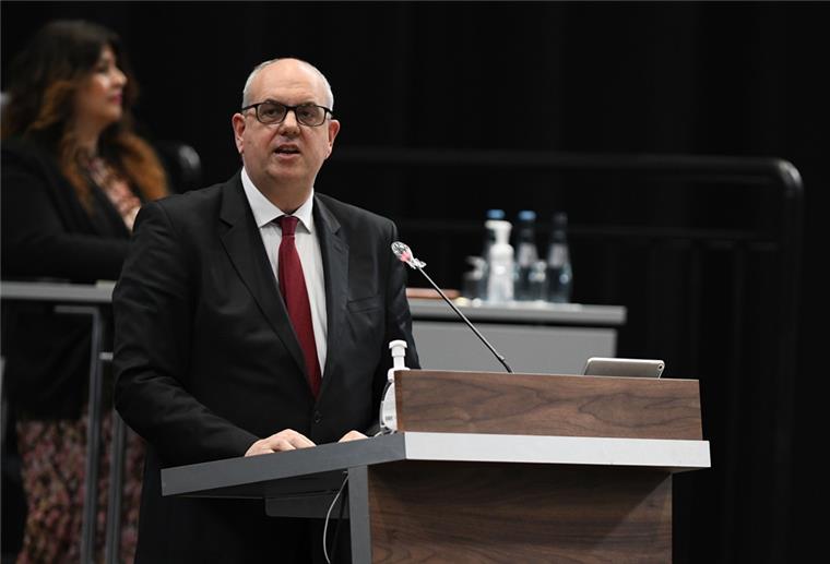 Land Bremen: 580.000 Impfdosen im zweiten Quartal 2021 Obwohl die Osterruhe jetzt doch nicht kommt, appelliert Bremens Bürgermeister Andreas Bovenschulte an die Bürger, über die Feiertage die sozialen Kontakte und Mobilität auf das Nötigste zu beschränken.