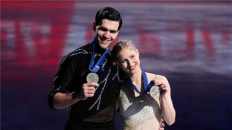 Obwohl Gold zum Greifen nah war, freuten sich Nikita Wolodin (l) und Minerva Hase auch über Silber.