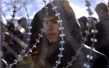 Österreich hat Mazedonien bei der Sicherung der Grenze Hilfe angeboten. Heute findet zur Flüchtlingspolitik in Österreich eine Sonderkonferenz statt. 