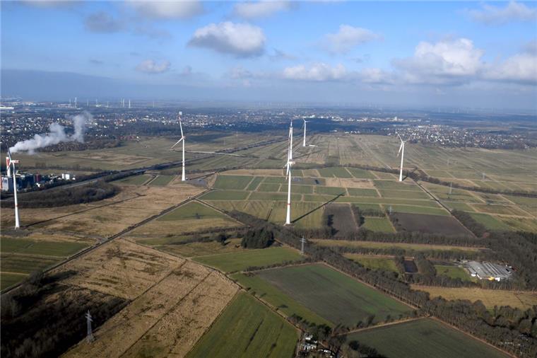 Östlich der Autobahn stehen auf Bremerhavener Gebiet  insgesamt sechs Windenergieanlagen. In diesem Jahr soll ein Neues dazu kommen. 
