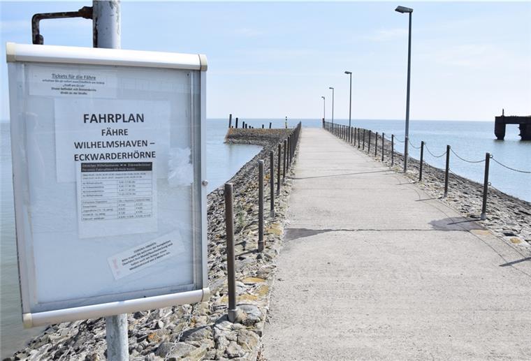 Östlich des Fähranlegers in Eckwarderhörne, also aus dieser Perspektive links davon, soll ein neuer Anleger entstehen, bestehend aus einer Gangway und einem Ponton.