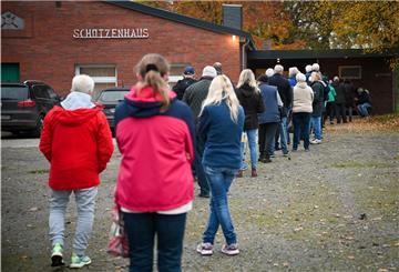 „Offenes Impfen“ in Hagen: In der Schützenhalle macht das mobile Impfteam des DRK Station. 