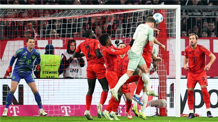 Offensiv fand Werder kaum statt, hier mal ein Kopfballversuch von Jens Stage.