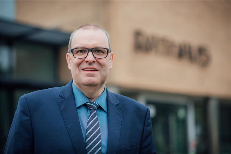 Paukenschlag in Geestland: Thorsten Krüger erteilt Landrats-Kandidatur eine Absage Offiziell als Landrats-Kandidat kandidiert hat er nie, doch die Spekulationen rissen nicht ab. Jetzt macht Bürgermeister Thorsten Krüger klar: Er will Geestland gemeinsam mit den Bürgern weiter voranbringen.