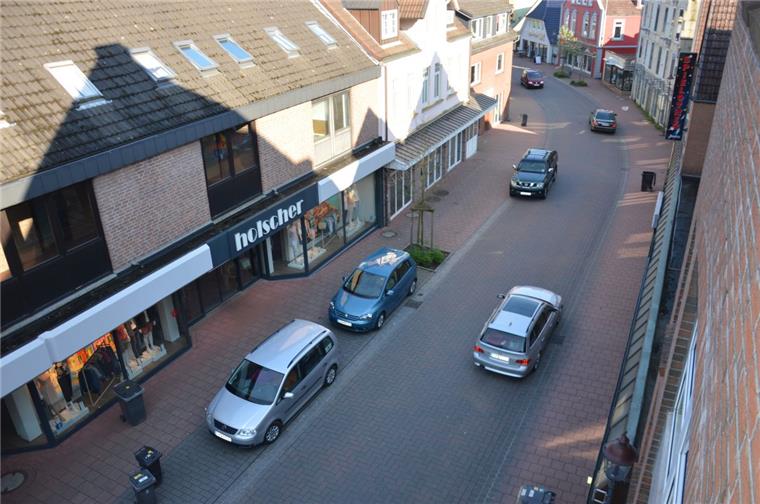 Ohne Autos wäre es gemütlicher - zumindest dann, wenn der Weihnachtsmarkt auf der Mattenburger Straße aufgebaut sein würde. Die Diskussion der Bürger über den idealen Standort fürs bunte Budenszenario in Beers hält an.