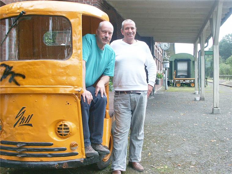 Fahrbetrieb gefährdet: Museumsbahn fehlt Geld und Personal Ohne finanzielle und personelle Hilfe ist der Fahrbetrieb der Museumsbahn gefährdet, befürchten die Vorstandsmitglieder Rolf Thien (l) und Georg Heil.