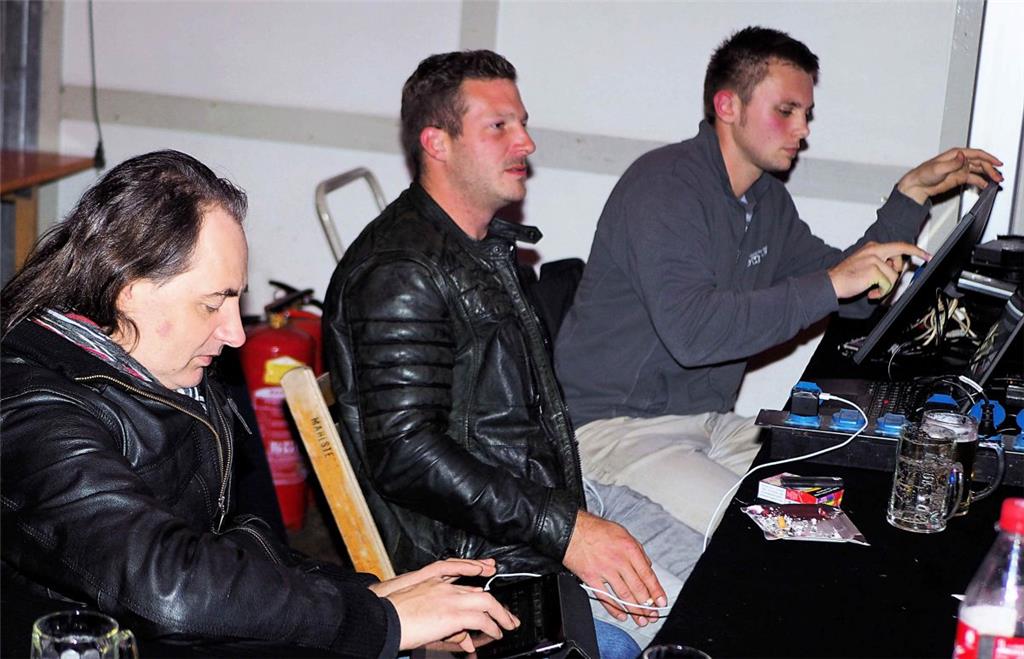 Ohne Technik keine Musik - die Drei vom Mischpult. Foto: Stehn