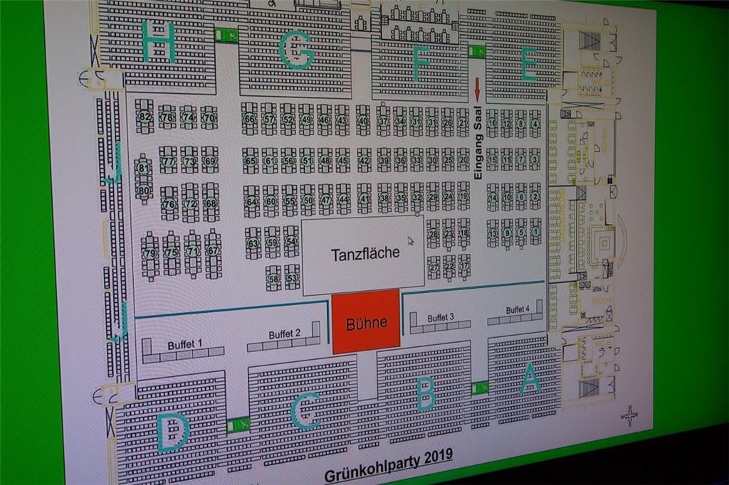 Ohne Tischplan keine Orientierung. Grünkohl-Party 2019 in der Stadthalle Bremerh...