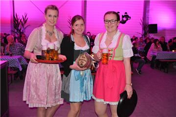 Oktoberfest in Bad Bederkesa: Die Gäste in Beers zeigten, dass auch der Norden i...