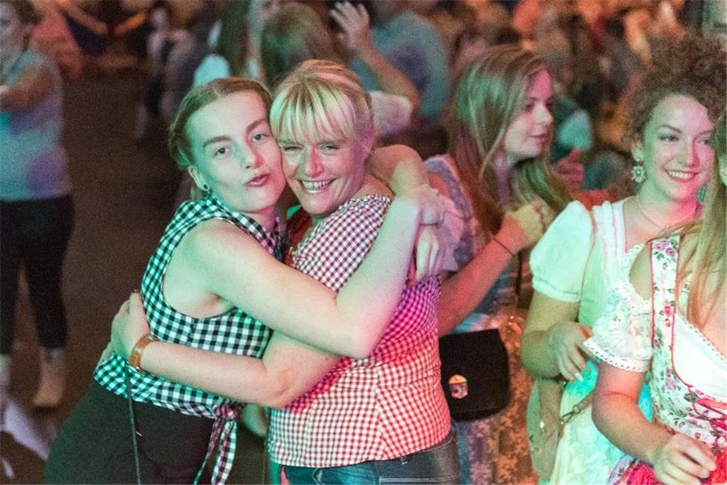 Oktoberfest in der Bremerhavener Stadthalle. Foto: Adebahr