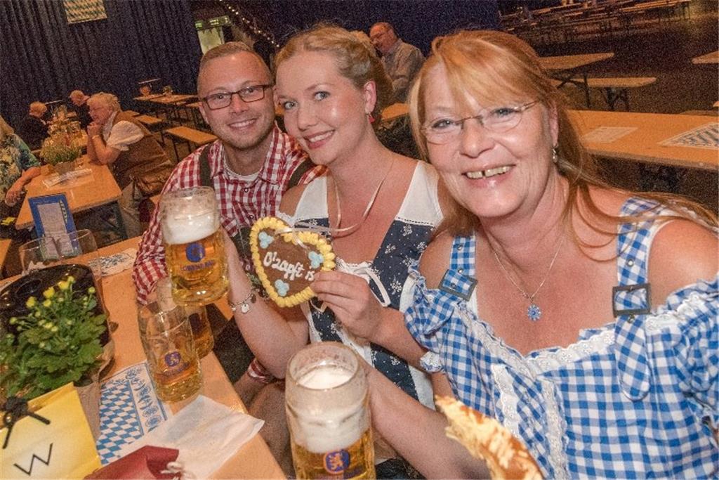 Oktoberfest in der Bremerhavener Stadthalle. Foto: Adebahr