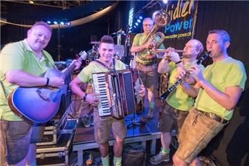Oktoberfest in der Bremerhavener Stadthalle. Foto: Adebahr