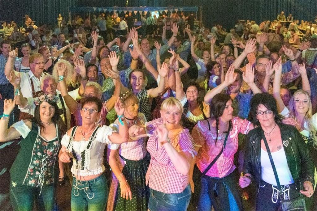 Oktoberfest in der Bremerhavener Stadthalle. Foto: Adebahr