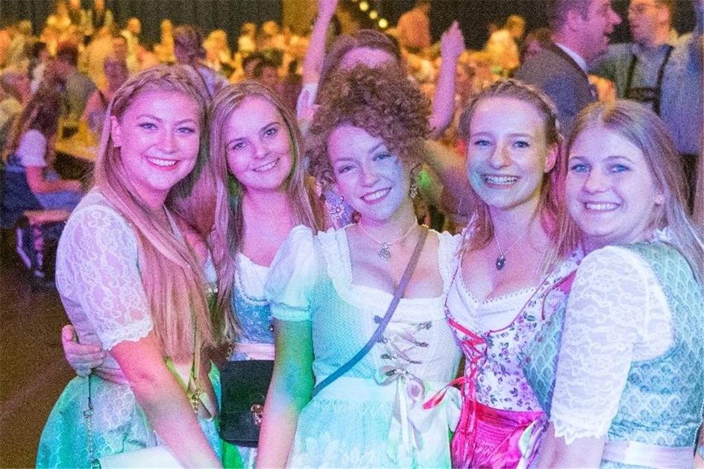 Oktoberfest in der Bremerhavener Stadthalle. Foto: Adebahr