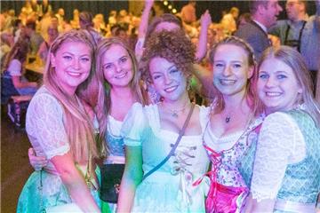 Oktoberfest in der Bremerhavener Stadthalle. Foto: Adebahr