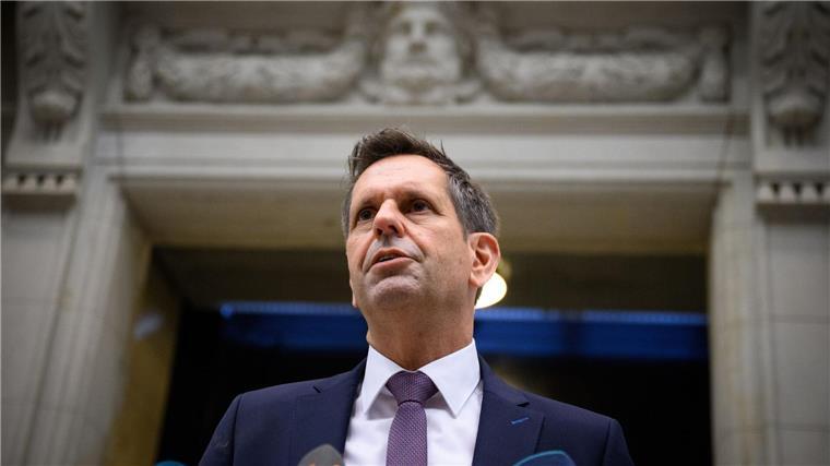 Olaf Lies betont, dass Hilfe für Kinder unabhängig von Herkunft oder Religion geleistet werden müsse. (Archivbild)
