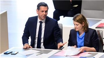 Olaf Lies und Julia Willie Hamburg beraten über den Einsatz von Milliarden aus Bundesmitteln. (Archivbild)