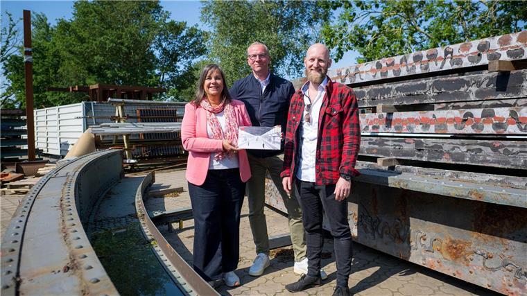 Oldenburgs Stadtbaurätin Christine-Petra Schacht, der Leiter des Bahnhofsmanagements Bremen/Osnabrück, Heiko Siemers (Mitte) und DB-Gesamtprojektleiter Felix Burckhardt informierten über den Fortschritt der Sanierungsarbeiten.