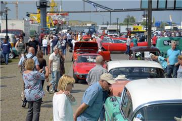 Oldtimer-Treffen und Bauernmarkt im Schaufenster Fischerhafen. Foto: Schimanke