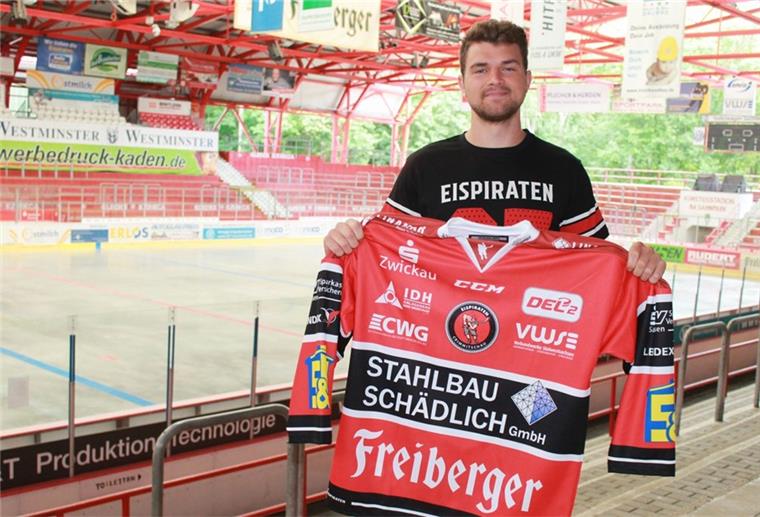 Ole Oleff von den Eispiraten Crimmitschau kommt zum Probetraining nach Bremerhaven.