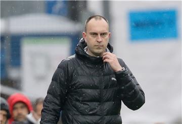 Trainer Ole Werner steht am Spielfeldrand