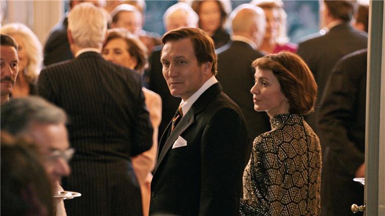 Oliver Masucci als Alfred Herrhausen in der Politthriller-Serie „Herrhausen - Der Herr des Geldes“.