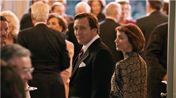 Oliver Masucci als Alfred Herrhausen in der Politthriller-Serie „Herrhausen - Der Herr des Geldes“.