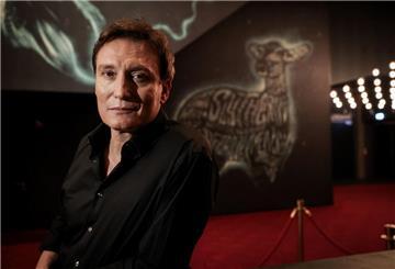 Oliver Masucci kehrt nach längerer Pause auf die Theaterbühne zurück.