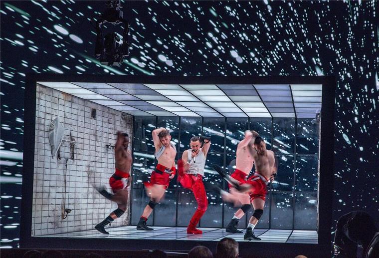 Olly Alexander aus Großbritannien fühlt sich „Dizzy“.