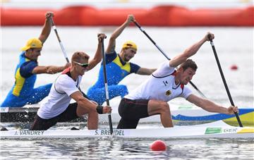 Olympia-Erfolg: Die deutschen Rennkanuten Sebastian Brendel (rechts) und Jan Vandrey haben im Canadier-Zweier über 1000 Meter die Gold-Medaille gewonnen. 