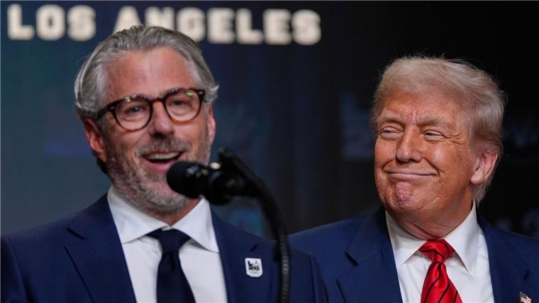 Erlass: Trump beruft Taskforce für Olympia 2028 Olympia-Orgsanisationschef Wasserman (l) lobte Trumps Entscheidung zur Einrichtung einer Taskforce.
