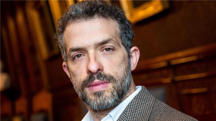 Omer Meir Wellber, ab Herbst Generalmusikdirektor, ist von der Oper begeistert. (Archivbild)