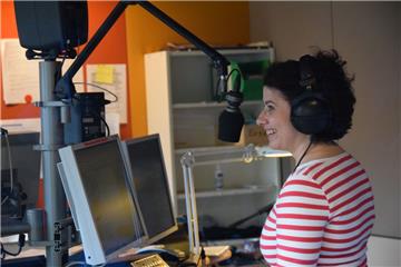 On Air: Online-Redakteurin Lili Maffiotte redet über Eisbären-Baby Lili.