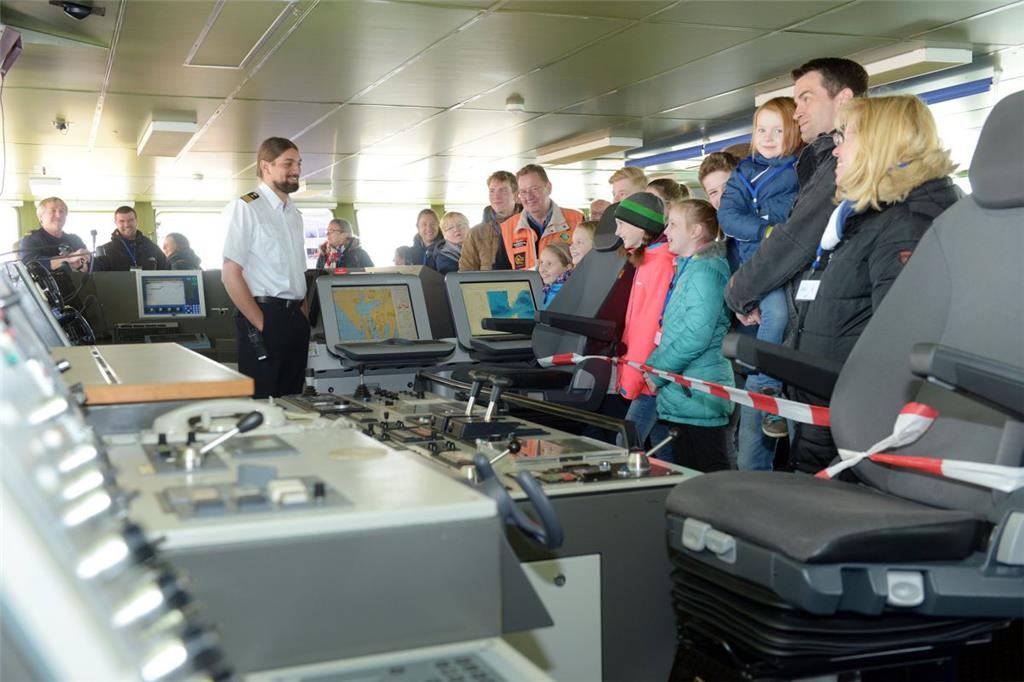 Open Ship auf der &quot;Polarstern&quot;: Moritz Langhinrichs (Ladungsoffizier)....
