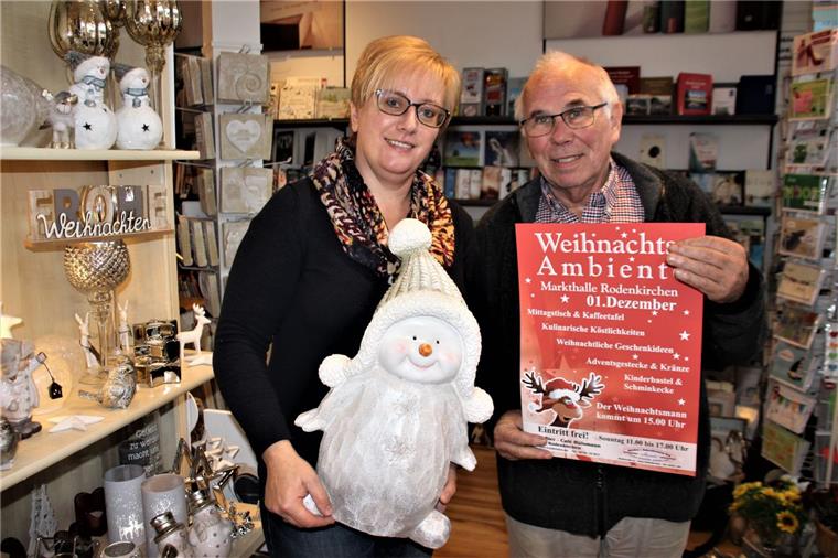 Organisatorin Manuela Manzke und Markthallenpächter Gerfried Hülsmann erwarten erneut zahlreiche Besucherinnen und Besucher zu ihrer Ausstellung Weihnachtsambiente. 
