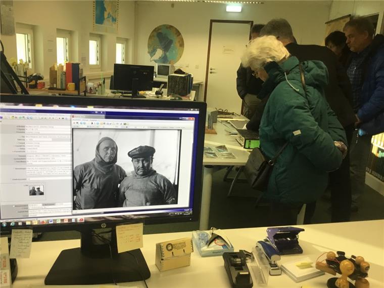 Originalaufnahme von 1938: Alfred Wegener gemeinsam mit seinem Steuermann bei einer Expedition in der Arktis. Beim "Tag der Archive" konnten Besucher diese und andere Schätze bestaunen.