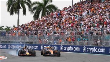 Oscar Piastri (r) ist der Mann der Stunde in der Formel 1.