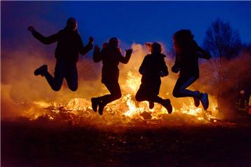 Osterfeuer in der Bürgerpark-Siedlung in Bremerhaven sind beliebt.