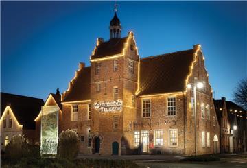 Ab November bietet das Ostfriesische Teemuseum besondere Veranstaltungen, darunter Teestunden und Führungen durch das Alte Rathaus.