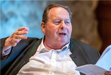 Ottfried Fischer wird am 7. November 70 Jahre alt.