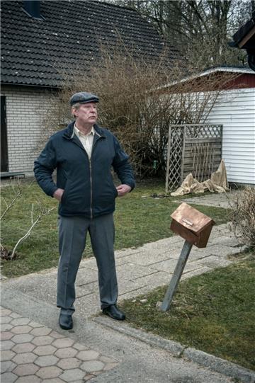 Ove, gespielt von Rolf Lassgård, geht in "Ein Mann namens Ove" seinen Nachbarn auf den Keks, weil er alles und jeden kontrolliert.