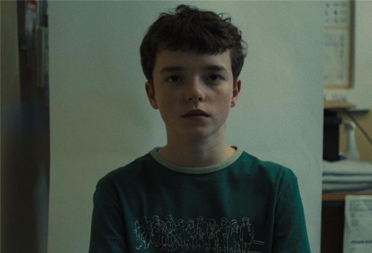 „Adolescence“: Kinderzimmerkiller ist Netflix-Hit Owen Cooper spielt Jamie Miller in der britischen Netflix-Serie „Adolescence“. Der 13-Jährige wird in der Serie verdächtigt, eine Mitschülerin ermordet zu haben. Die vierteilige Serie ist seit 13. März auf Netflix verfügbar.