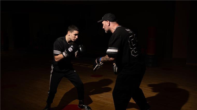 Wie ein 15-Jähriger der beste Boxer der Welt werden will Papa Robert (r.) ist Vorbild und Trainer.